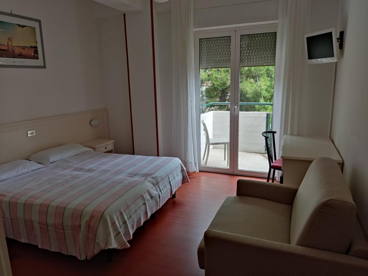 Hotel Ristorante Il Grillo Акуавива Пичена Екстериор снимка