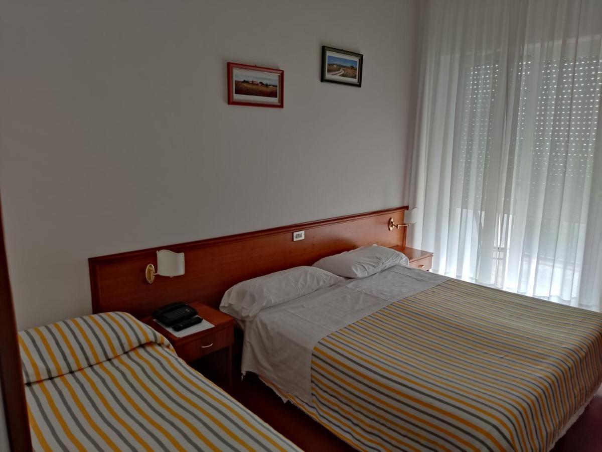Hotel Ristorante Il Grillo Акуавива Пичена Екстериор снимка