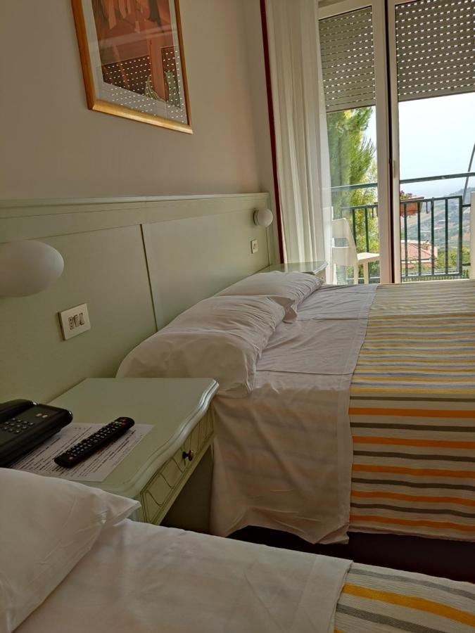 Hotel Ristorante Il Grillo Акуавива Пичена Екстериор снимка