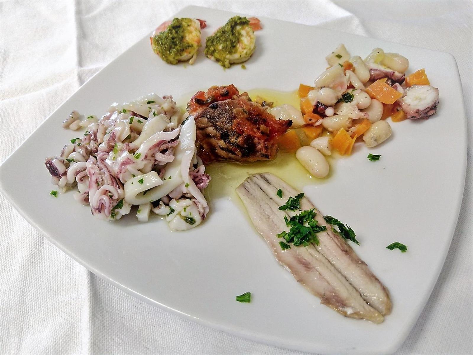 Hotel Ristorante Il Grillo Акуавива Пичена Екстериор снимка