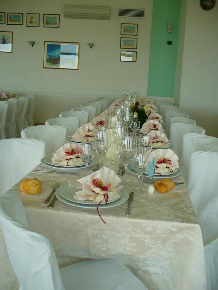 Hotel Ristorante Il Grillo Акуавива Пичена Екстериор снимка